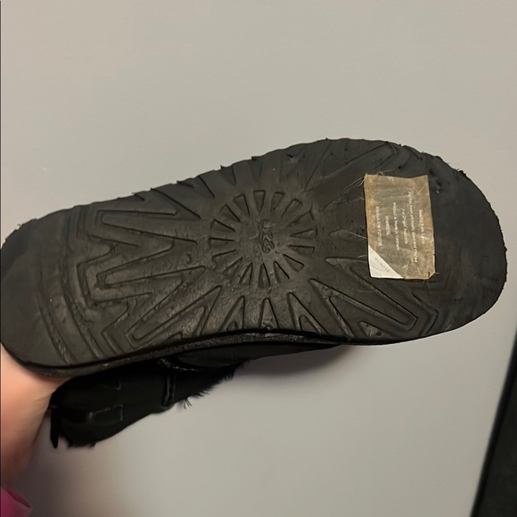 UGG Black Winter Boots with Cozy Fur Lining and Sturdy Sole - Picture 5 of 7